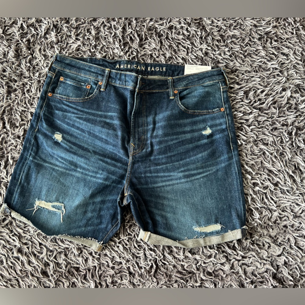 Brand-New Lightly Distressed Dark-Wash Jean Shorts 40 (American Eagle)